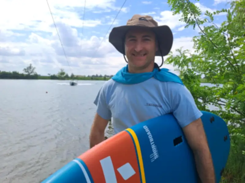 Surf sur le lac de Beaupuy : la machine à vagues d'Activague repart pour une saison