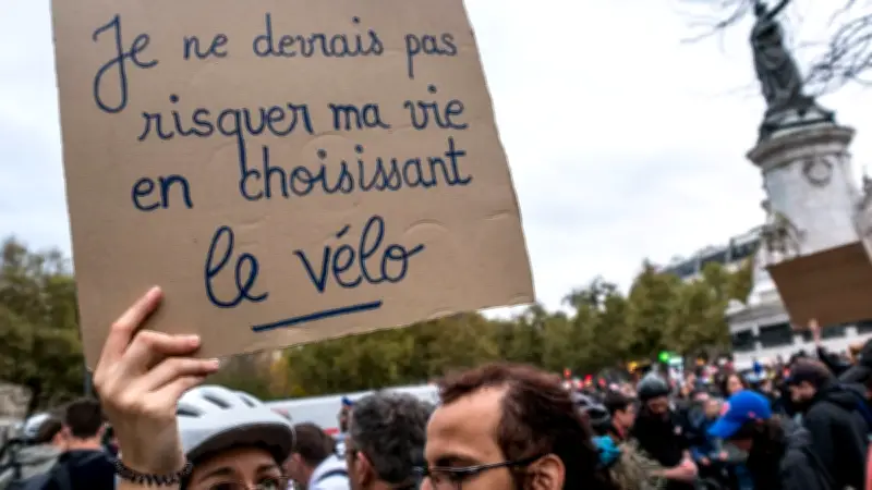 SUV de 2 tonnes : un automobiliste renvoyé aux assises pour meurtre d'un cycliste
