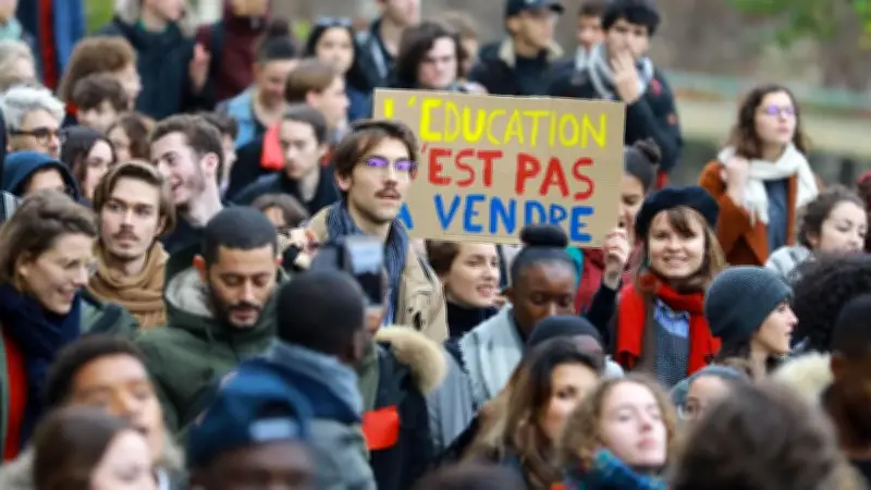 Syndicats hostiles à la hausse des droits d'inscription des étudiants étrangers