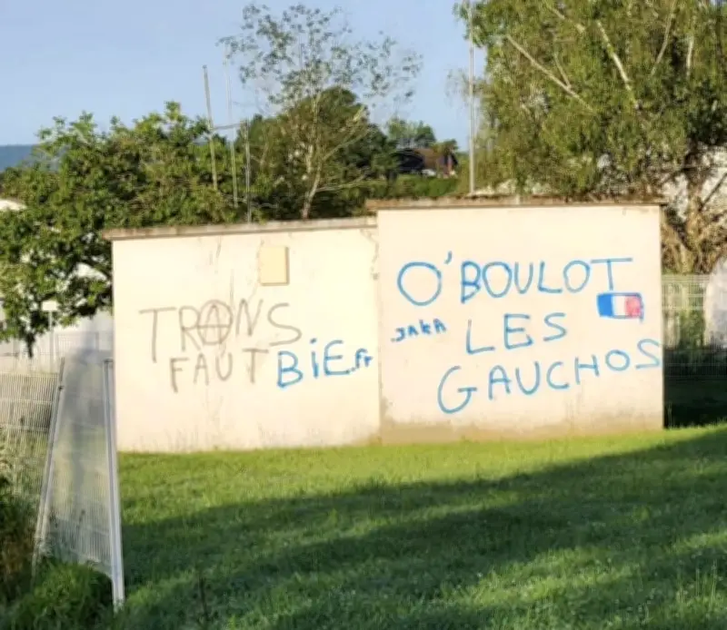 Tags racistes et transphobes découverts à Mauléon-Licharre au Pays basque