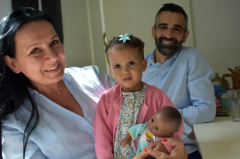 À Taillan, Prisca et Bruno accueillent Zeineb, 16 mois, le temps de sa convalescence cardiaque
