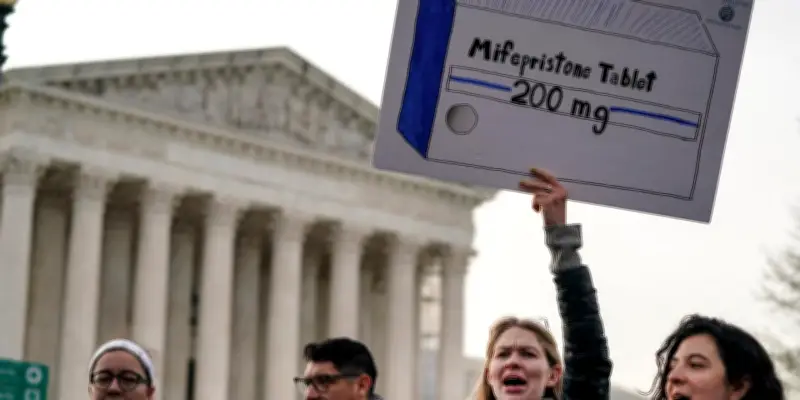 États-Unis : la Cour suprême rétablit provisoirement l'envoi postal de la pilule abortive