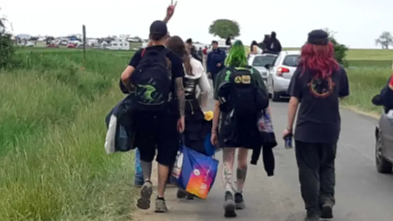 Teknival de Bourges : 20 000 teufeurs sur un terrain militaire malgré l'interdiction