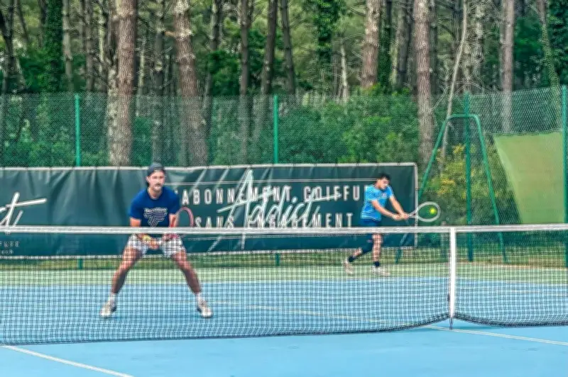 Tennis : La Teste-de-Buch accroche le nul en Seine-et-Marne et reste leader