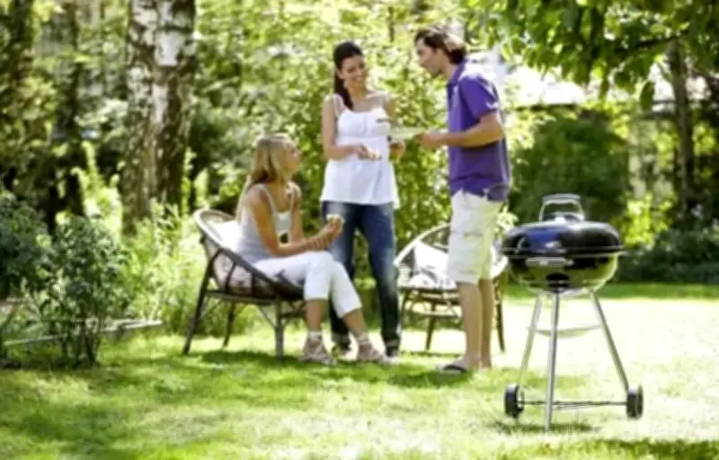 Test du Weber Compact Kettle : le barbecue simple et efficace