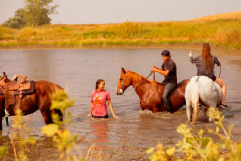 The New West : un western sororal et contemporain signé Kate Beecroft
