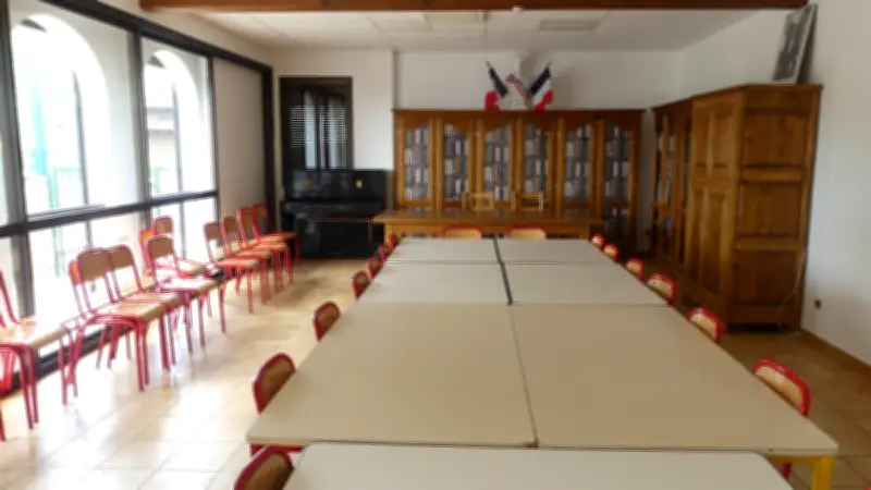 Thoiras-Corbès : rénovation de la salle du conseil pour protéger les élèves des canicules