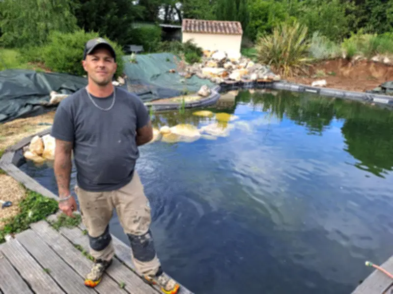 Thomas Vidal transforme les piscines en bassins naturels écologiques