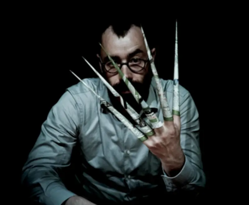 Étienne Manceau présente « Vu » : thé d'objets et cirque miniature