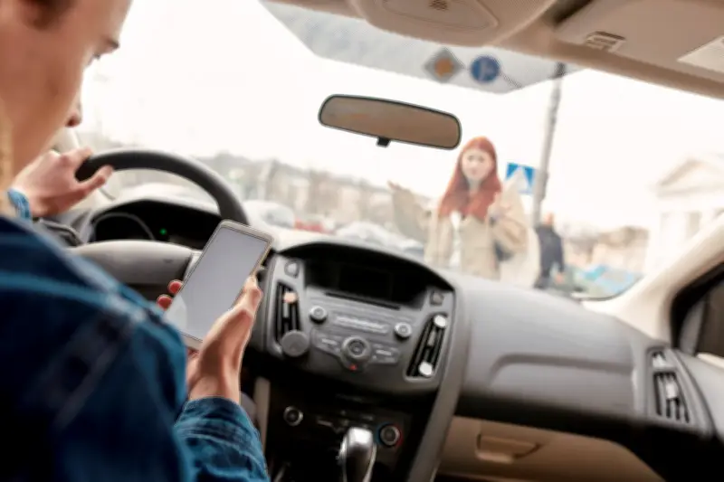 Téléphone au volant : cinq départements suspendent le permis jusqu'à six mois