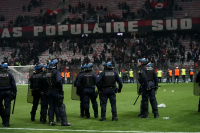 Témoin accuse des supporters niçois de racisme après les violences