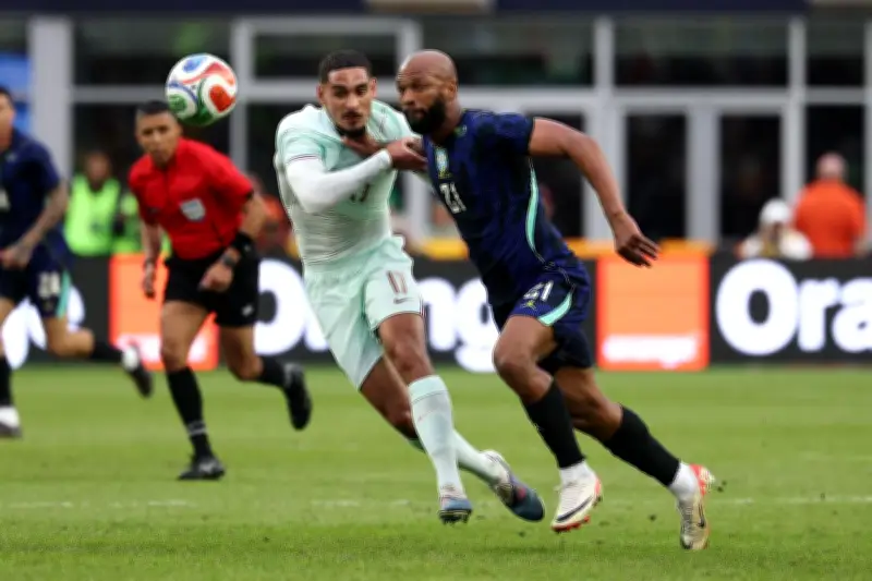 Tombola Thenon : neuf maillots de Maxence Lacroix à gagner