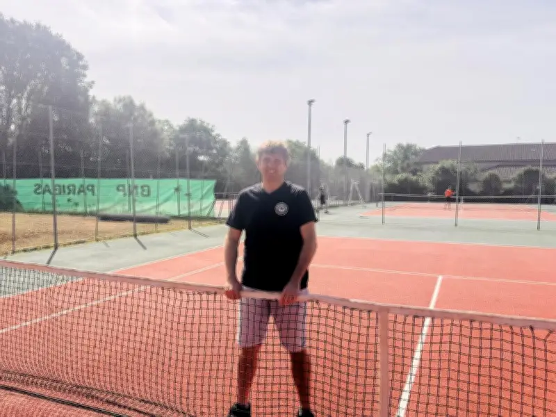 Tonneins : deux courts de tennis couverts par des panneaux photovoltaïques