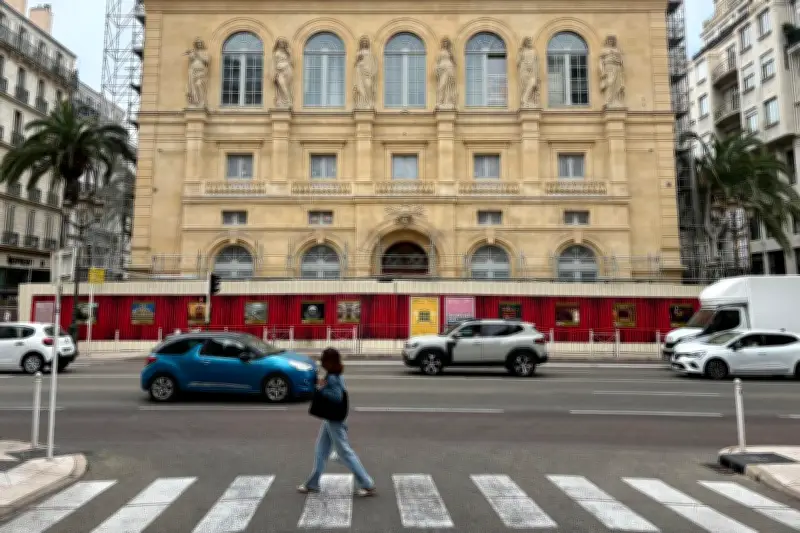 Toulon : l'opéra dévoile sa façade nord rénovée après le retrait de la bâche