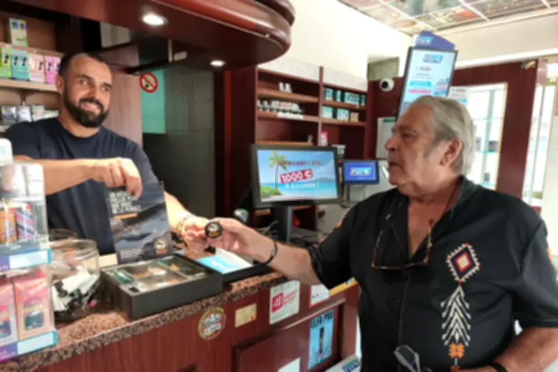 Toulon teste la distribution gratuite de cendriers de poche chez les buralistes