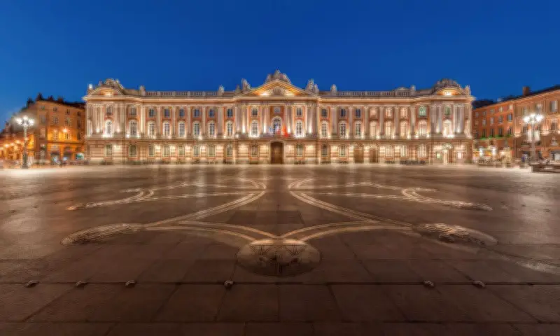 Toulouse condamnée à faire respecter l'extinction nocturne des enseignes