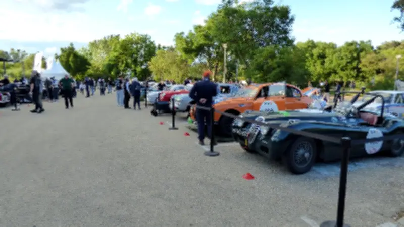 Tour auto : 240 voitures de légende au Pont du Gard
