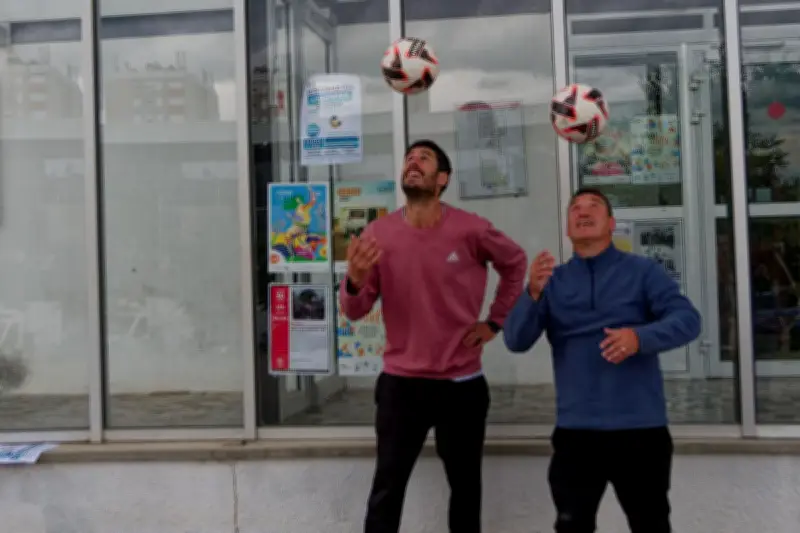 Tournoi des légendes : du football en salle pour rassembler les générations à Mourenx