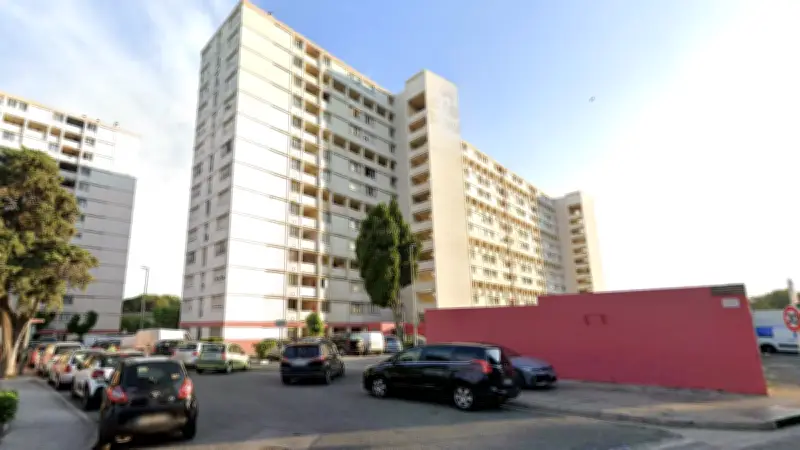 Tragédie à Toulon : une mère et ses trois enfants chutent du 13e étage