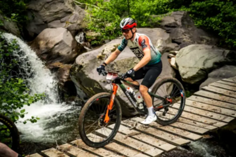 Trans Riviera : Luca Martin et Jolanda Neff, stars du VTT, s'imposent