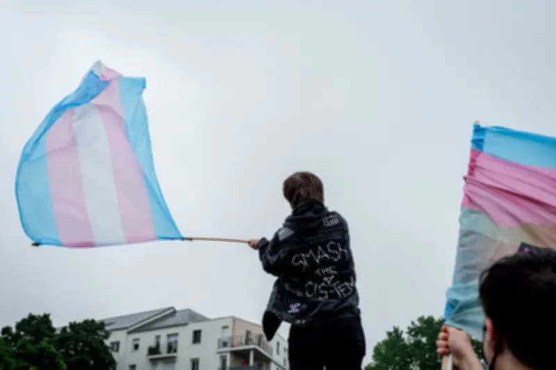 Transition de genre : une avocate dénonce des pressions et un problème de santé publique
