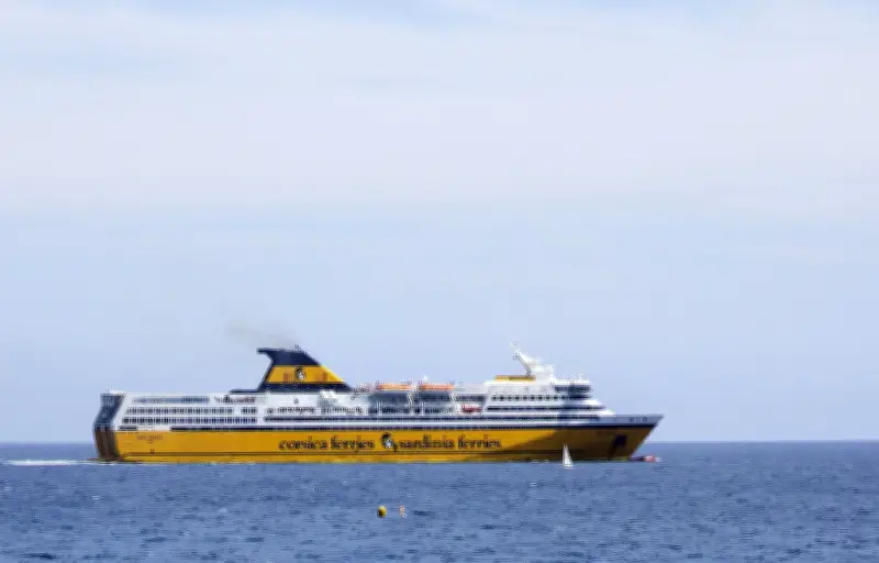 Traversée cauchemardesque en Méditerranée : un ferry affronte la tempête