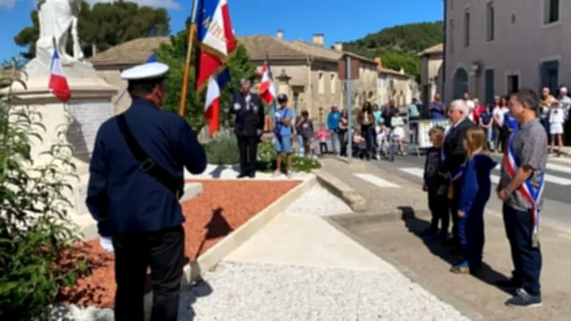 Trois porte-drapeaux nageois à la commémoration du 8 mai 1945
