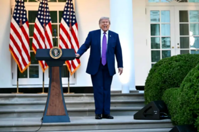Trump annonce des discussions avec Cuba, qu'il qualifie de "pays en faillite"