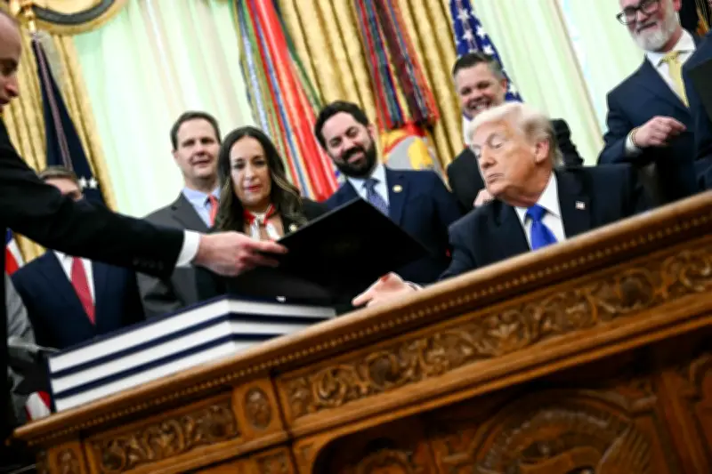 Trump menace de taxer à 25% les voitures importées de l'UE