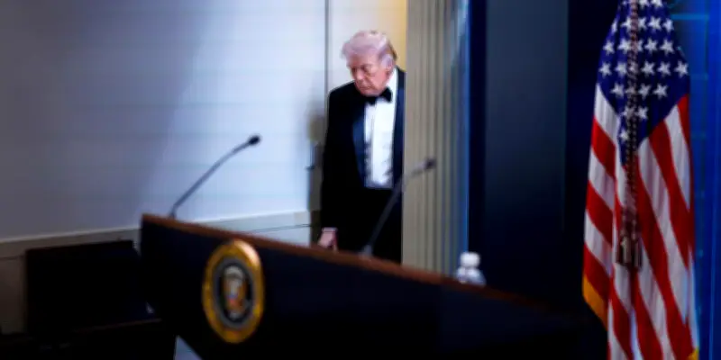Trump rattrapé par l'impasse en Iran et ses revers judiciaires