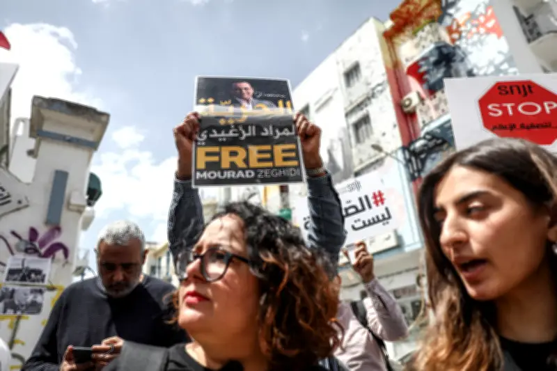 Tunisie : deux journalistes de l'Émission impossible restent en prison