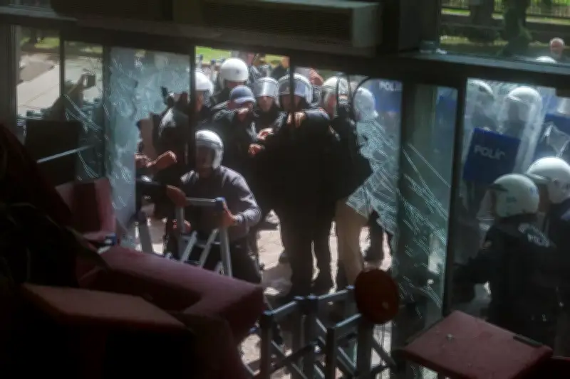 Turquie : assaut policier contre l'opposition, que se passe-t-il ?