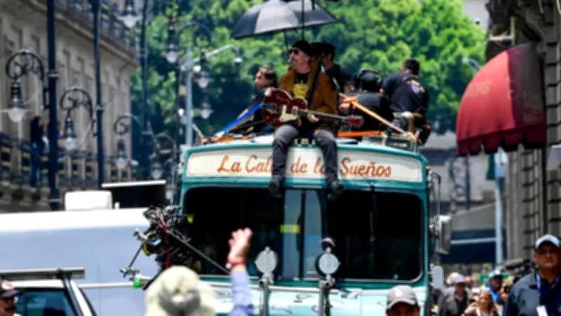 U2 tourne son nouveau clip dans les rues de Mexico
