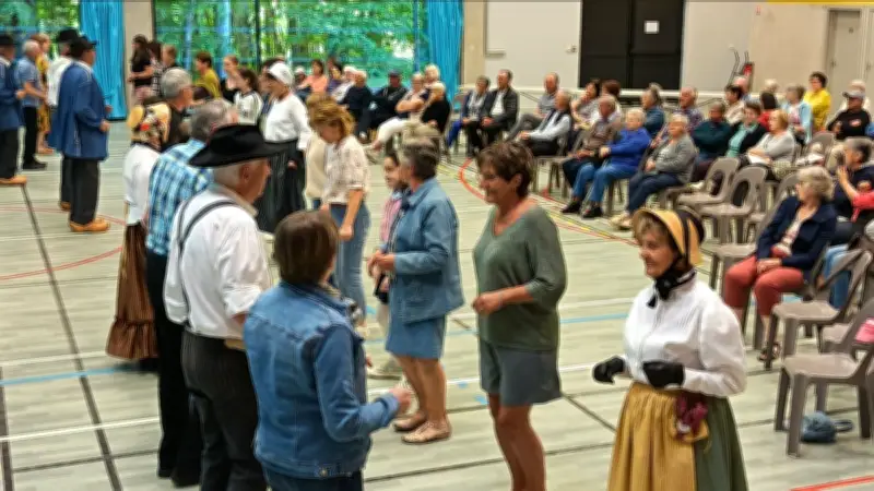 Un après-midi danses folkloriques à Vézins-de-Lévézou