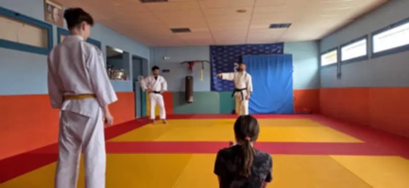 Un atelier d'arts martiaux pour aider des collégiens à reprendre confiance