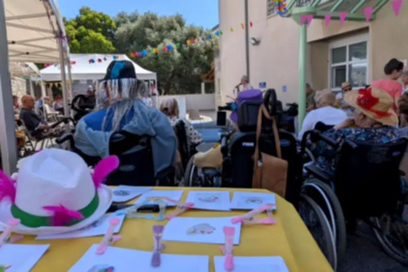 Un beau moment de solidarité : des résidents chapeliers d'un jour à Hyères