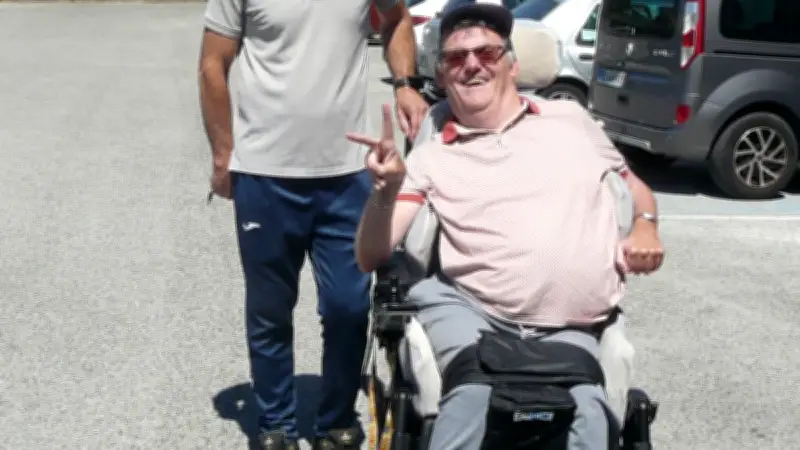Un bénévole offre une soirée de foot inoubliable à Bernard