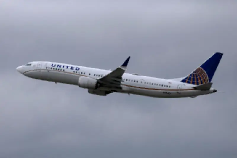Un Boeing 767 percute un camion et un lampadaire à l'atterrissage à Newark