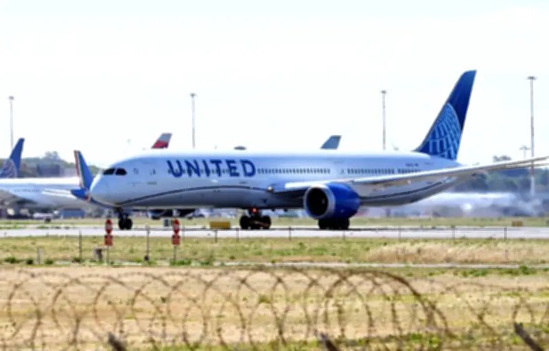 Un Boeing 767 percute un camion sur une autoroute près de New York