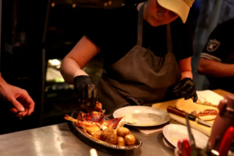 Un demi-poulet à 40 dollars à New York : le scandale du poulet agite les réseaux