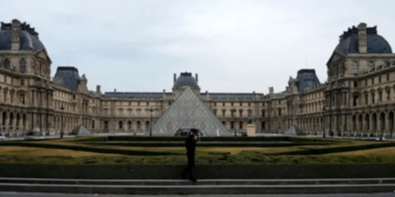 Un jeune homme arrêté pour un projet d'attaque djihadiste visant le Louvre