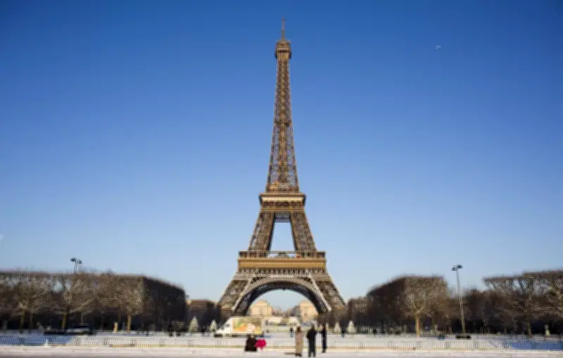 Un morceau de l'escalier original de la tour Eiffel mis aux enchères