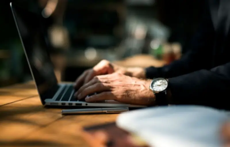 Un octogénaire condamné pour 700 mails malveillants à des élus