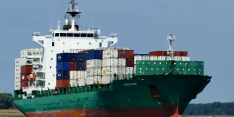 Un porte-conteneurs de CMA CGM touché par des tirs dans le détroit d'Ormuz
