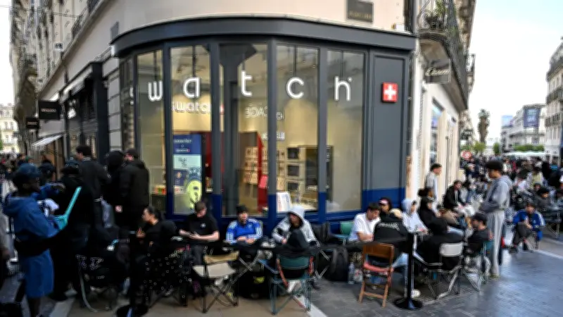 Une file d'attente exceptionnelle devant Swatch à Montpellier
