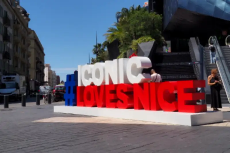 Une structure #IconicLovesNice installée sans autorisation à Nice
