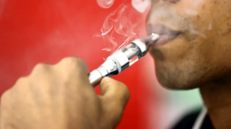 Vapotage : 7 Français sur 10 pour une interdiction dans les zones non-fumeurs