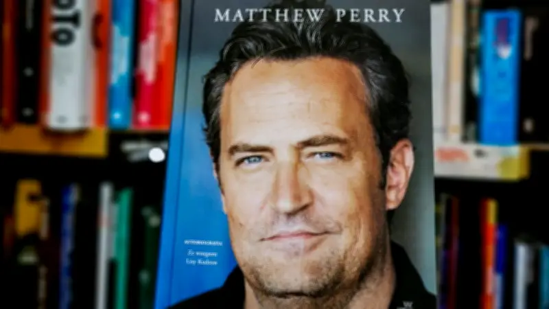 Vente aux enchères Matthew Perry : objets personnels et scripts Friends