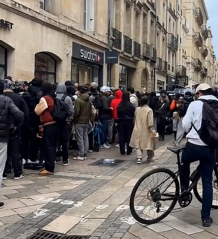 Vente de montres Swatch : affluence et intervention policière à Bordeaux