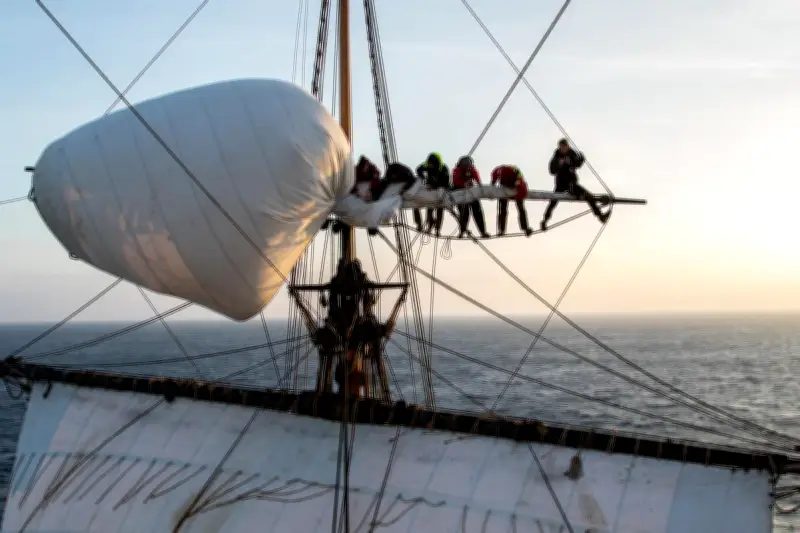 Vente de photos de L'Hermione : un médiaman agit pour sauver la frégate